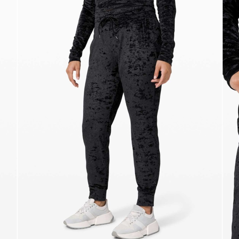 Lululemon Ready to Crush Jogger crushed velour black blue size M/L (10/12) EUC